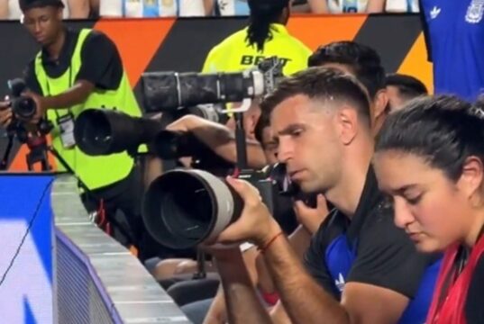 Ele pegou uma câmera e elogiou Beltrán após sua estreia