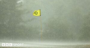 A terceira rodada do torneio memorial foi suspensa devido a trovoadas.