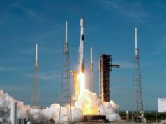 SpaceX lança 29 satélites Starlink da Flórida horas após o lançamento do foguete Blue Origin (VÍDEO)