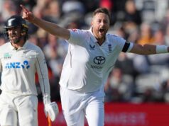 Todo o caos quando Robinson da Inglaterra vence por 4 a 10 contra a Nova Zelândia