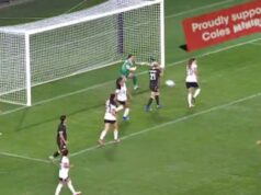 O gol de Kennedy foi negado por seu companheiro de equipe