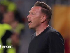 Craig Bellamy diz que o País de Gales tem de melhorar depois do desastre da Roménia.