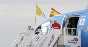Avião que transportava o Papa no aeroporto de Madrid – Vaticano News