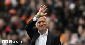 Didier Deschamps: Emoções e comemorações enquanto o técnico da França se prepara para sua despedida em casa