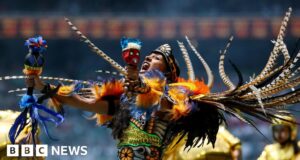 A Copa do Mundo começa no México com Shakira, atores e fãs entusiasmados.