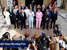O primeiro-ministro da Dinamarca apresenta um novo governo com uma maioria de mulheres.