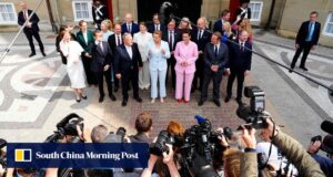 O primeiro-ministro da Dinamarca apresenta um novo governo com uma maioria de mulheres.