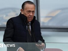 O Estádio de Londres e a equipe feminina do West Ham não estão cientes da proibição de contato de Sullivan.