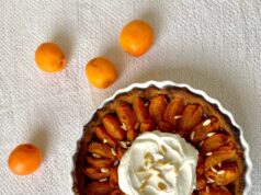 Receita: torta de pêssego com mascarpone de baunilha