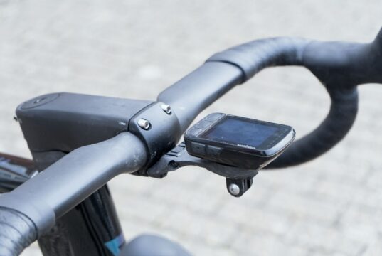 UCI diz que o computador da bicicleta é grande o suficiente. Mude para limitar o tamanho para proteger a ‘carga cognitiva’ do motorista