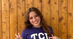 O campeão estadual do Texas, Brooklyn Poole, se compromete verbalmente com o TCU para 2027