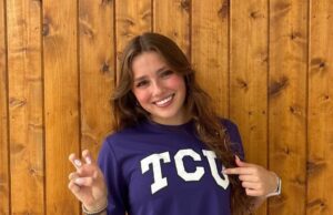 O campeão estadual do Texas, Brooklyn Poole, se compromete verbalmente com o TCU para 2027