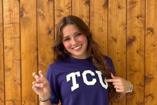 O campeão estadual do Texas, Brooklyn Poole, se compromete verbalmente com o TCU para 2027