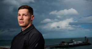 Chris Blumsmith, com alvo nas costas, se preparou para lutar no sábado