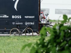 Escondi-me no mato para tirar as primeiras fotos de espionagem da nova Specialized Tarmac SL9 no recém-nomeado Dauphiné.