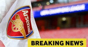 O Arsenal foi processado pelo ex-chefe do time, Mark Bonnick, por suposta demissão sem justa causa