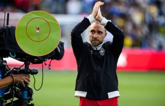 Christian Eriksen desmaia mais uma vez durante a partida entre Dinamarca e Ucrânia, quando a partida foi abandonada