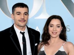 Aubrey Plaza participa do Tony Awards 2026 com o parceiro Christopher Abbott