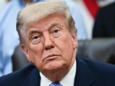 Helicóptero americano cai perto do Estreito de Ormuz; Donald Trump diz que a tripulação saiu ilesa