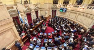 O governo de Xavier Miley recebeu metade da sanção do Senado para pagar a dívida POLÍTICA El Intransigente em 2001.