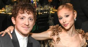 Ariana Grande e Ethan Slater se separaram há meses, após três anos de relacionamento