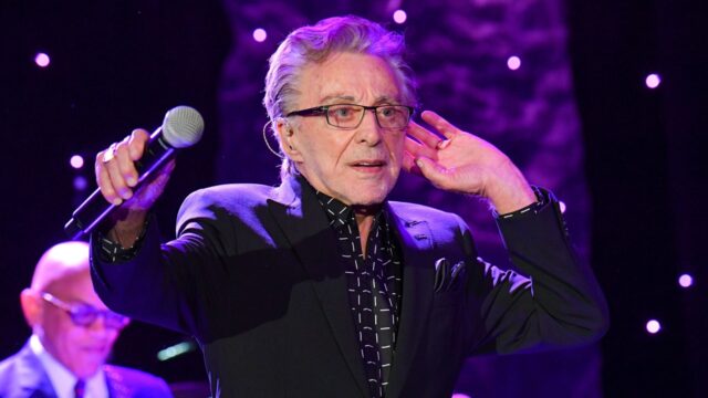 Frankie_Valli_stage.jpg
