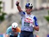 Tour de Wallonie: Laurence Pithie corre para a vitória depois que um grande acidente destrói o pelotão nos 2 km finais