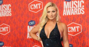 Brooke Hogan responde às especulações de que ela tem uma ‘equipe’ para ajudar