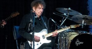 Ouvir Bob Dylan tocar “You Ain’t Goin’ Nowhere” pela primeira vez em 14 anos