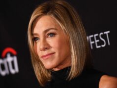 Jennifer Aniston usa corretivo desfocado, dizem que suaviza a pele sem adicionar rugas
