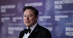 Elon Musk se torna o primeiro trilionário do mundo após histórico IPO da SpaceX