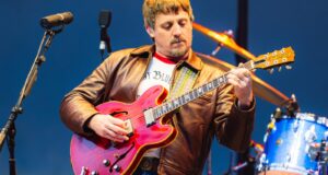 Mutiny After Midnight de Sturgill Simpson já está disponível em plataformas de streaming