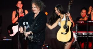 Olivia Rodrigo e Robert Smith estreiam dueto “What’s Wrong with Me”