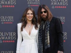 Elizabeth Hurley parece angelical em um vestido de noiva floral branco enquanto passa uma noite romântica com Billy Ray Cyrus
