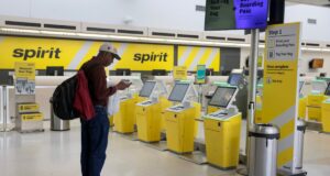 Espera-se que mais companhias aéreas sigam os passos da Spirit enquanto a crise de combustível reduz os lucros das companhias aéreas pela metade