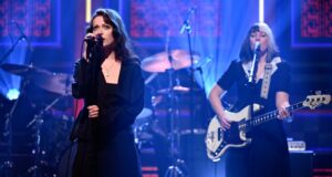 Assista Violet Grohl cantando “Bug in the Cake” de “Fallon”