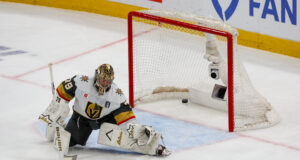 John Tortorella apoia Carter Hart enquanto Hart enfrenta quatro gols por jogo