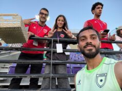Um torcedor local de futebol jordaniano surpreendeu o time com uma lembrança após o treino da Copa do Mundo na Universidade de Portland.