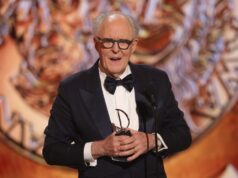 John Lithgow se torna o ganhador mais antigo do prêmio Tony de ator principal em uma peça