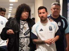 Realizou desejo com Lionel Messi e levou presente de Julián