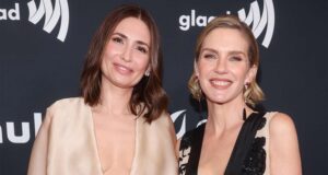 A estrela Karolina Wydra diz que Rhea Seehorn teve que comer 1 doce todos os dias no set de ‘Pluribus’ (exclusivo)