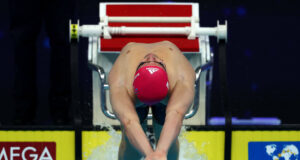 Pedido europeu para adiar a reintegração total de atletas russos e bielorrussos aceite pela World Aquatics