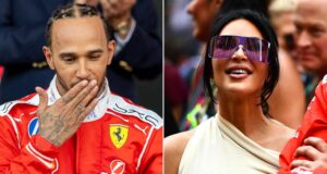 Lewis Hamilton manda um beijo para a namorada Kim Kardashian no pódio do Grande Prêmio de Mônaco de F1