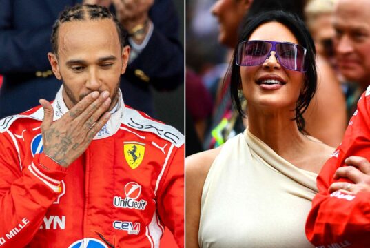 Lewis Hamilton manda um beijo para a namorada Kim Kardashian no pódio do Grande Prêmio de Mônaco de F1