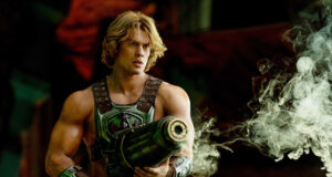 Crítica de ‘Mestres do Universo’: Nicholas Galitzin como He-Man