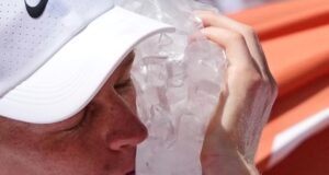 Jannik Sinner foi ao hospital para saber o que aconteceu com ele após a queda inesperada contra Juan Manuel Cerúndolo em Roland Garros