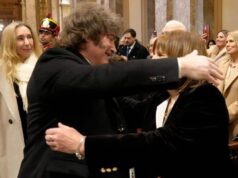 A vice-presidente Patricia Bolrich veio apoiá-lo, rejeitando um estágio com Xavier e Karina Miley POLÍTICA El Intransigente