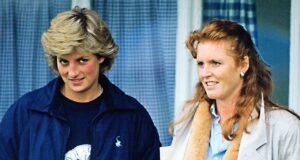 A princesa Diana nunca perdoou Sarah Ferguson após o livro de memórias, afirma o autor