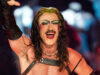 Luke Evans causa uma tempestade no palco do Tony Awards vestindo apenas jockstraps, espartilhos e salto alto em uma performance sexy no Rocky Horror Show
