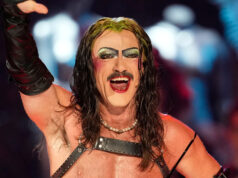 Luke Evans causa uma tempestade no palco do Tony Awards vestindo apenas jockstraps, espartilhos e salto alto em uma performance sexy no Rocky Horror Show